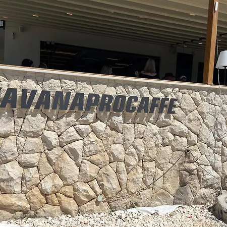 Marimar, Beachfront 1st Row Σπλιτ
