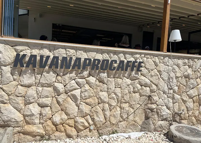 Marimar, Beachfront 1st Row سبليت