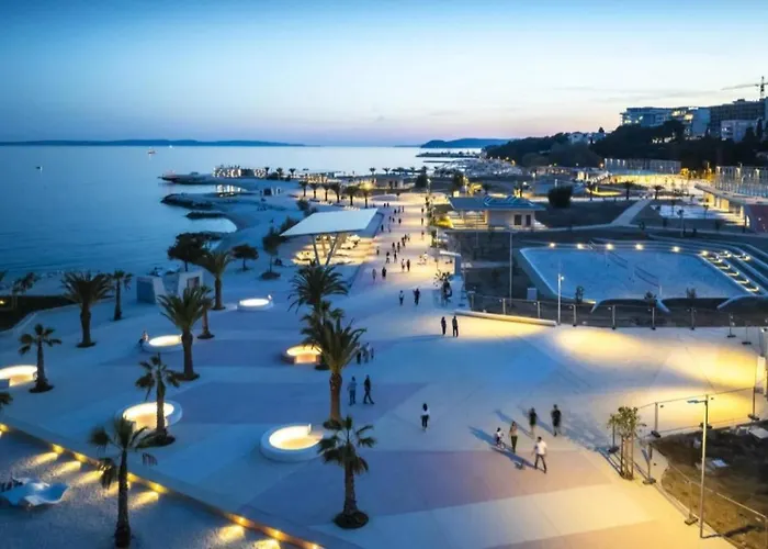 Marimar, Beachfront 1st Row سبليت