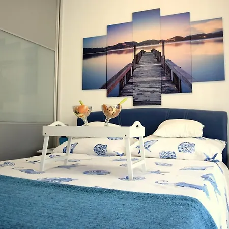 Apartment Marimar, Beachfront 1st Row Split
